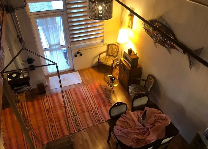 Kaleici Muestakil Kisiye Oezel Bahceli Muestakil Villa
