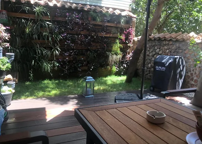 Kaleici Muestakil Kisiye Oezel Bahceli Muestakil * Antalya